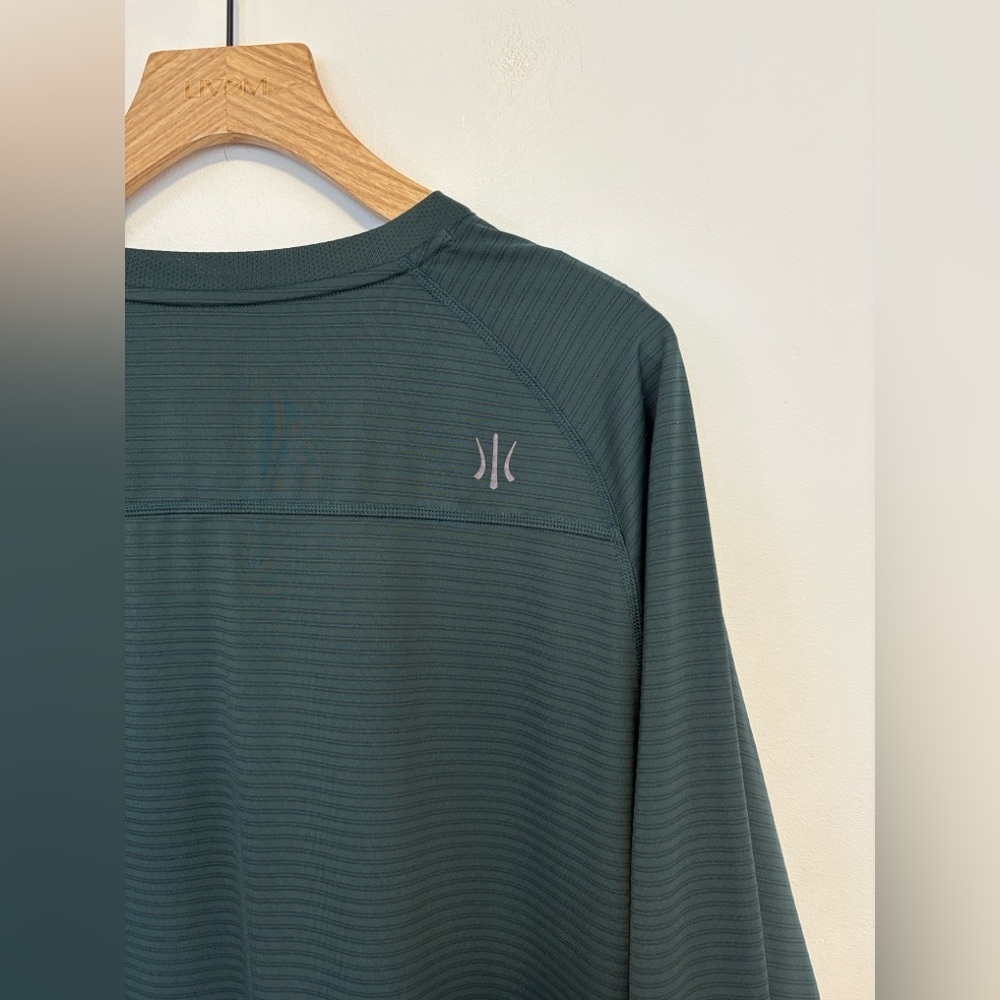 Rhone Men's Long Sleeve V-Neck Striped Athletic Workout Shirt , sz : XL - Picture 3 of 7